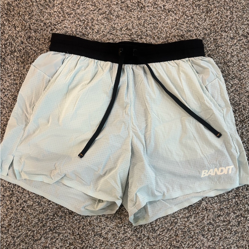 Bandit 5” men's Run shorts. Size L.
In great condition! 8 waterproof pockets.